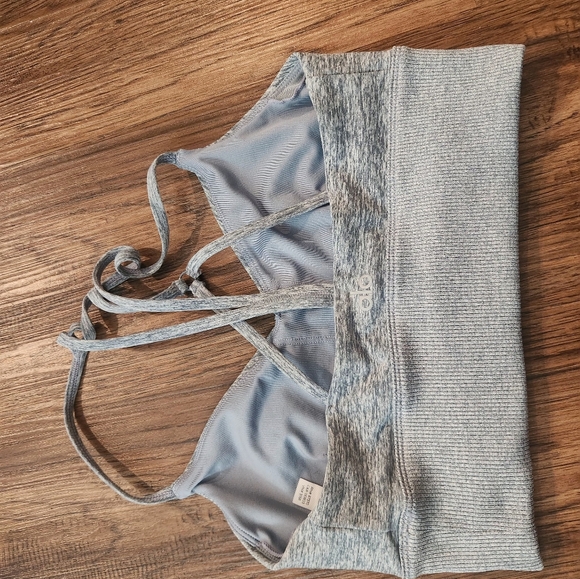 Alo Yoga Lavish Sports Bra - Picture 3 of 5